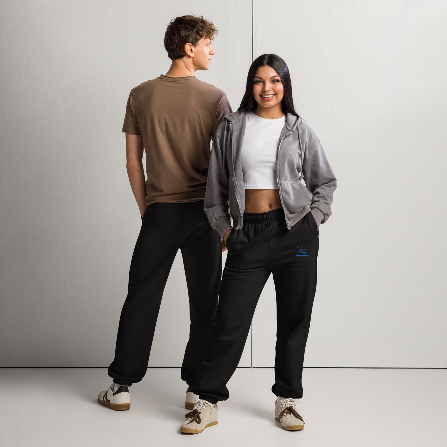 Joggers in black